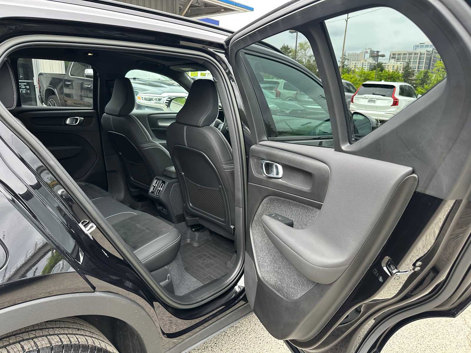 Certified 2023 Volvo XC40 B5 Plus w/ Protection Package Premier AWD/4WD image 13