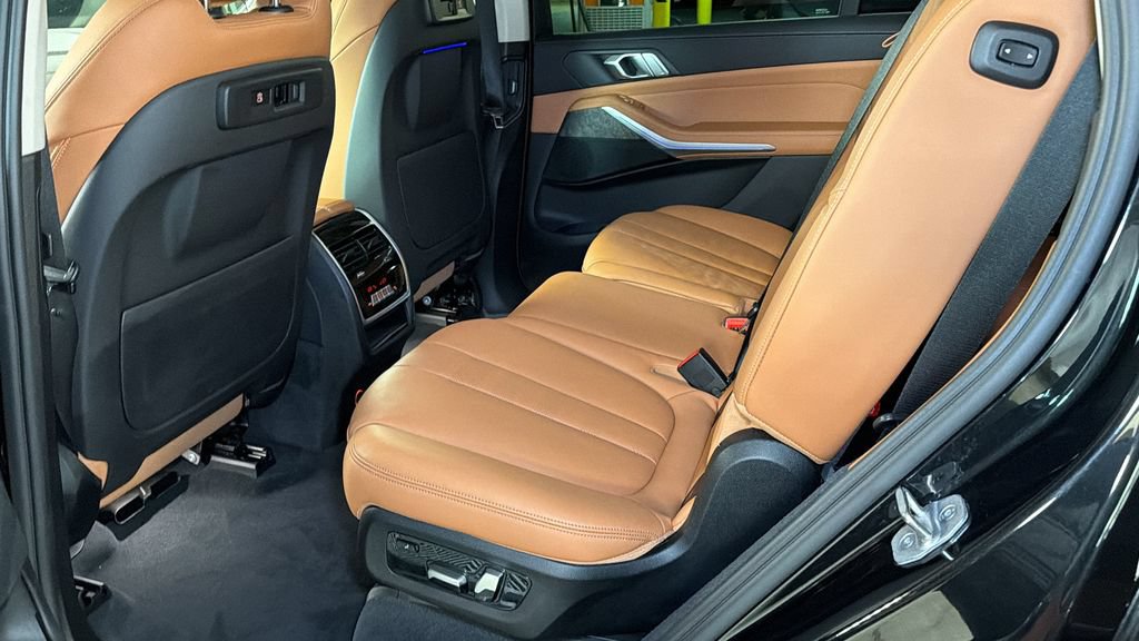Used 2021 BMW X7 xDrive40i w/ Parking Assistance Package AWD/4WD image 19