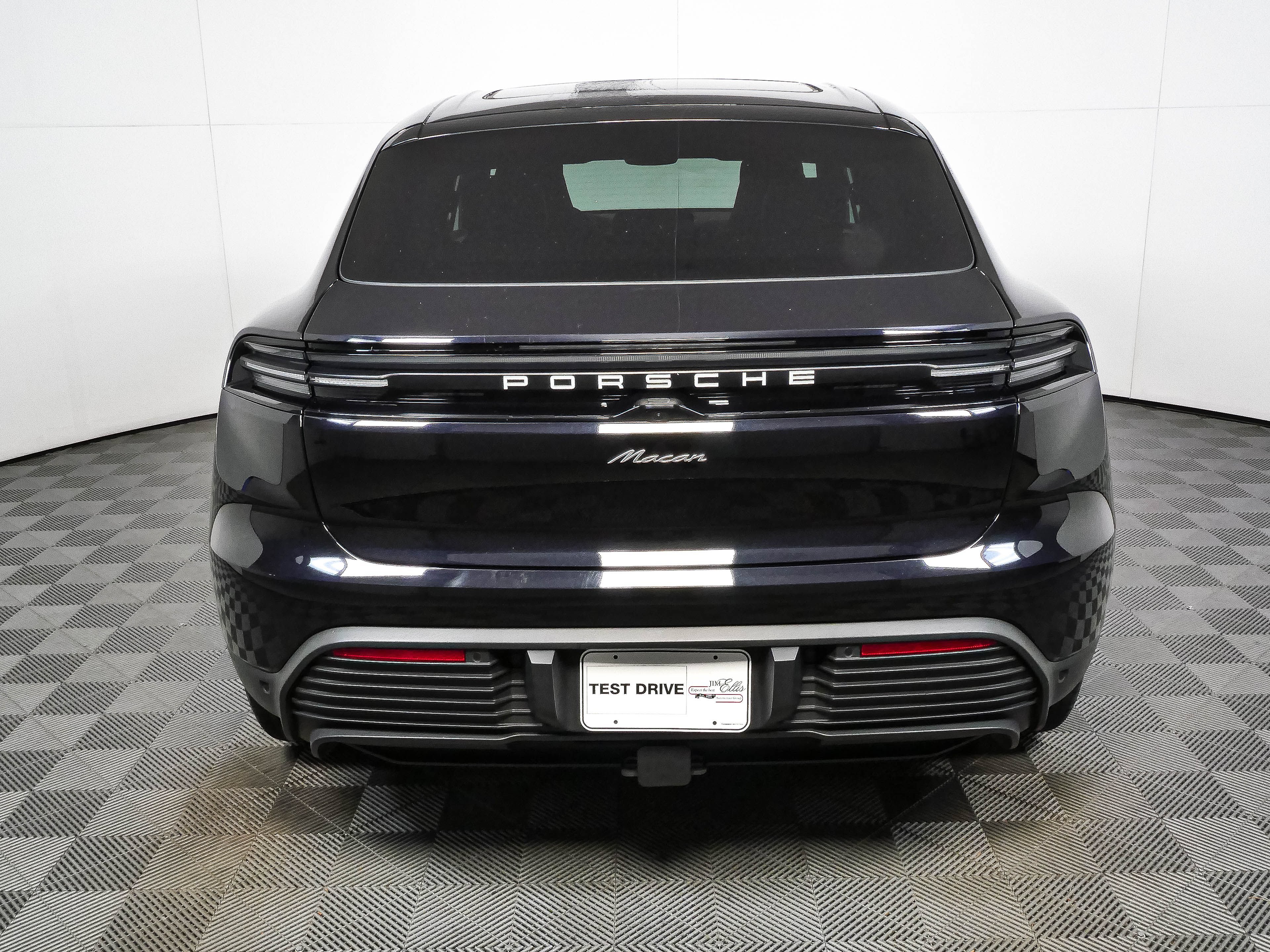 Certified 2025 Porsche Macan Electric RWD image 32