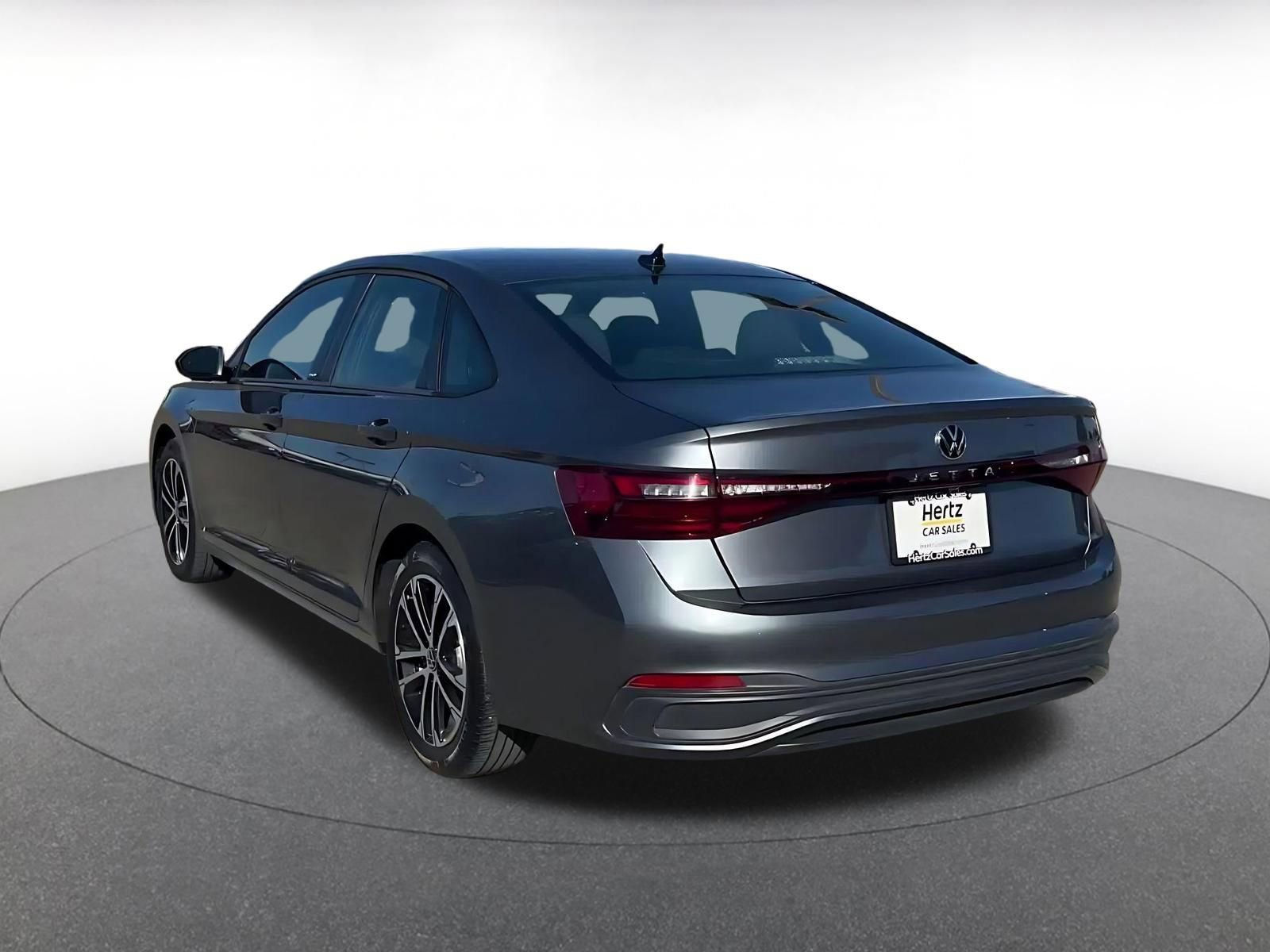 Used 2025 Volkswagen Jetta Sport image 11