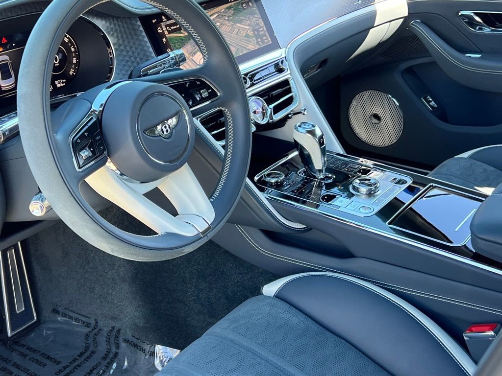 Used 2025 Bentley Flying Spur Plug-In Hybrid image 17