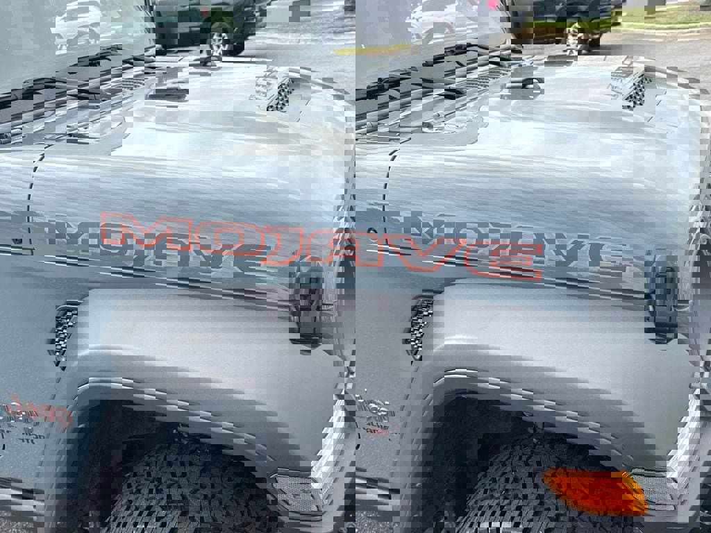 Used 2024 Jeep Gladiator Mojave w/ Technology Group image 27