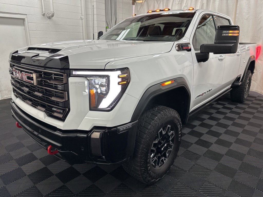 Used 2024 GMC Sierra 2500 AT4X image 4
