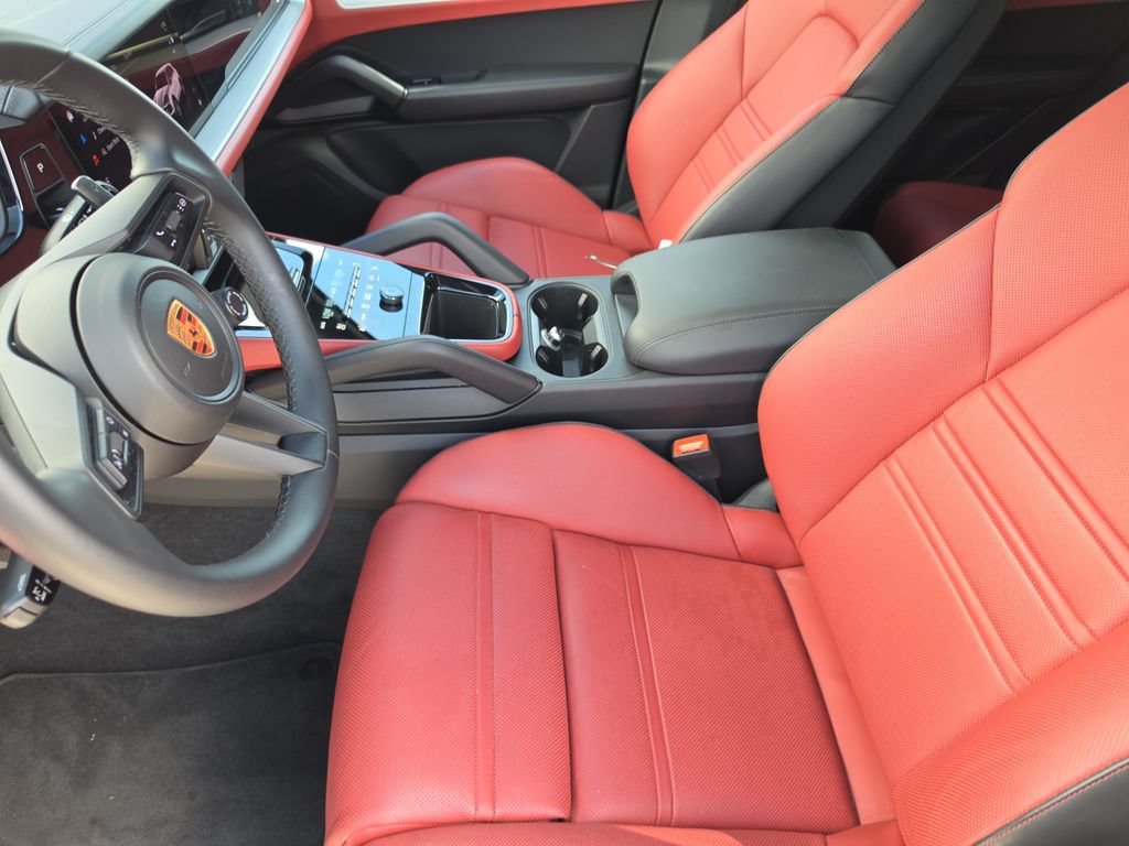 Used 2024 Porsche Cayenne AWD/4WD image 18