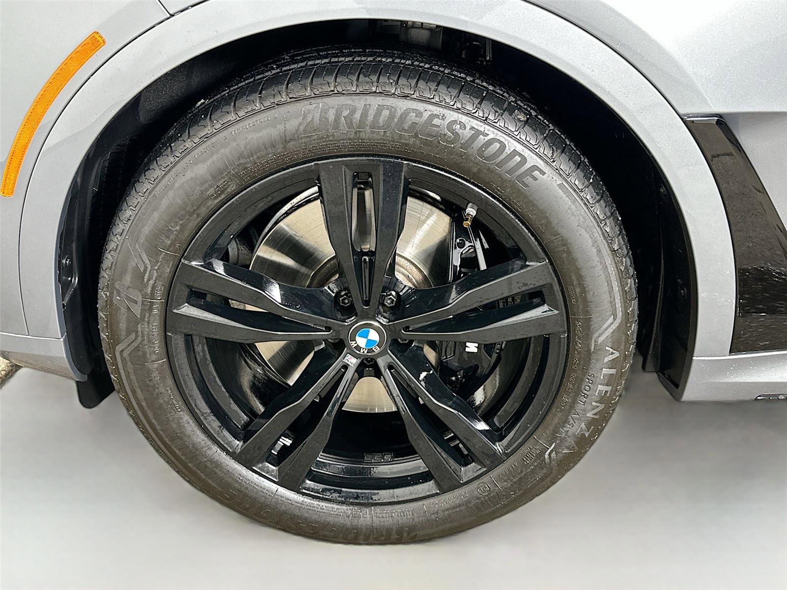 Used 2025 BMW X7 M60i w/ Executive Package image 34