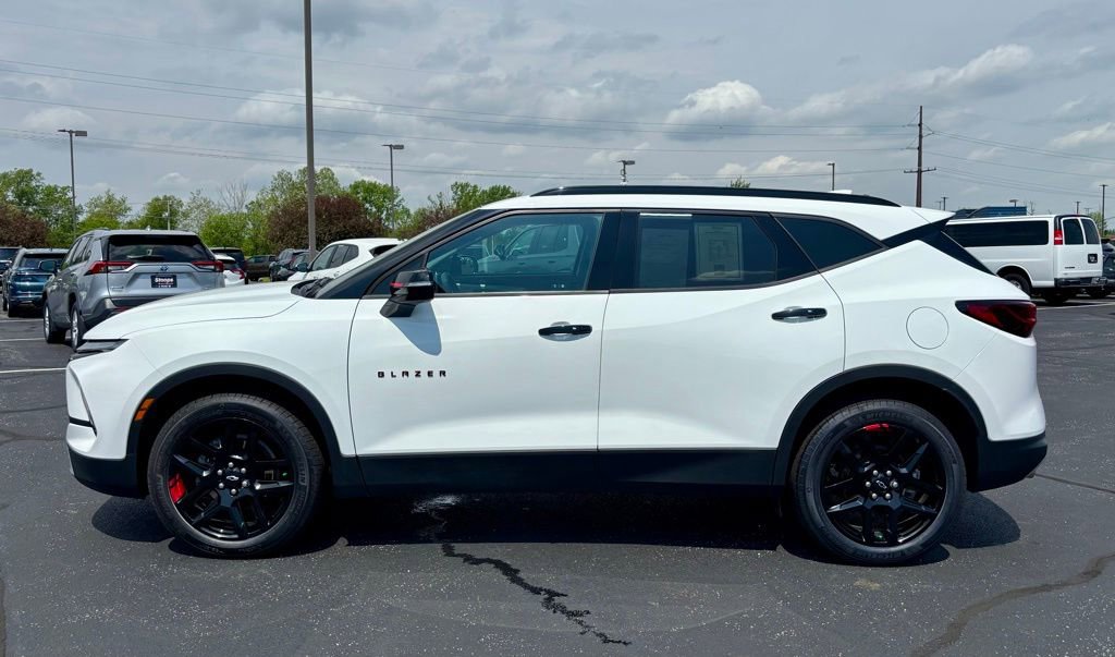 Used 2024 Chevrolet Blazer LT w/ Redline Edition FWD image 4