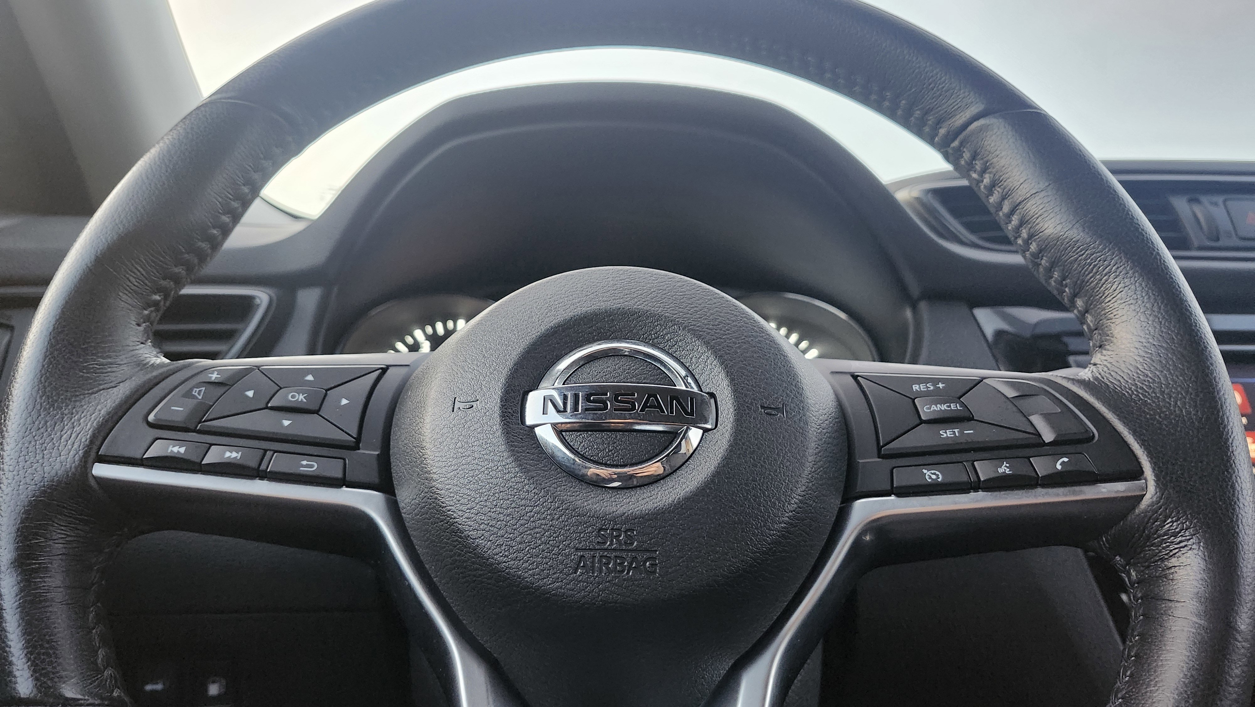 Used 2018 Nissan Rogue SV image 29