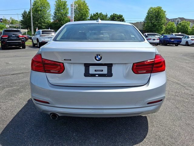 Used 2018 BMW 320i xDrive Sedan w/ Premium Package AWD/4WD image 7