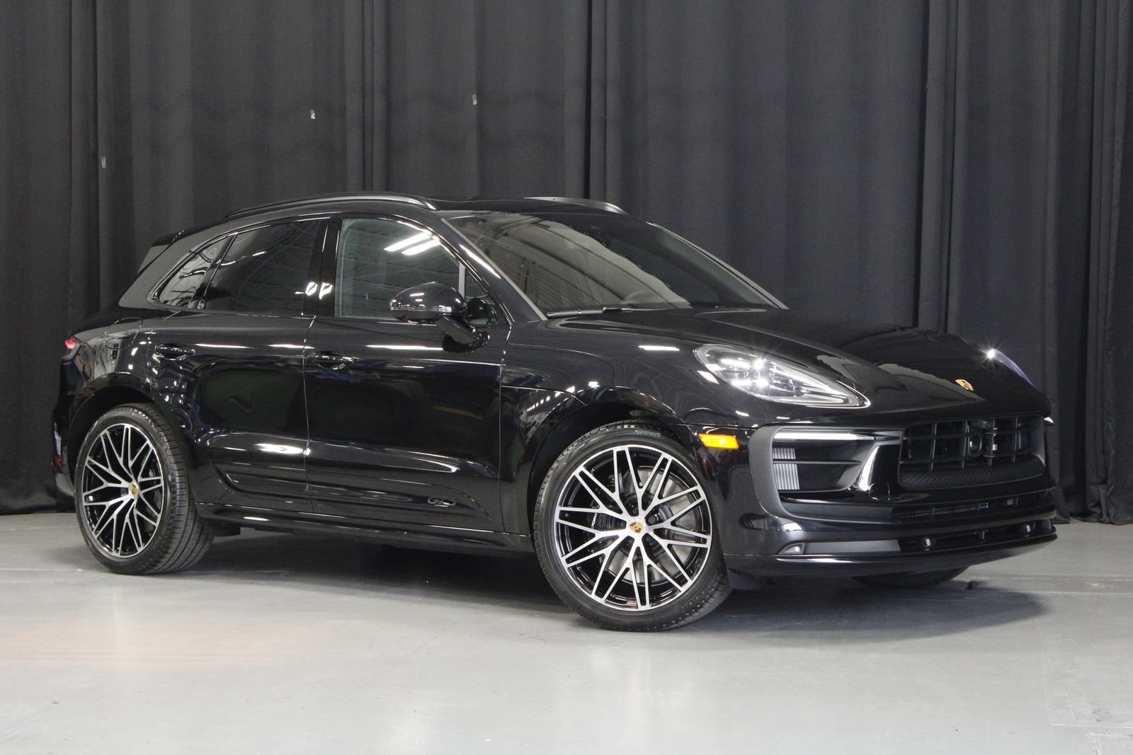 New 2026 Porsche Macan GTS AWD/4WD image 7