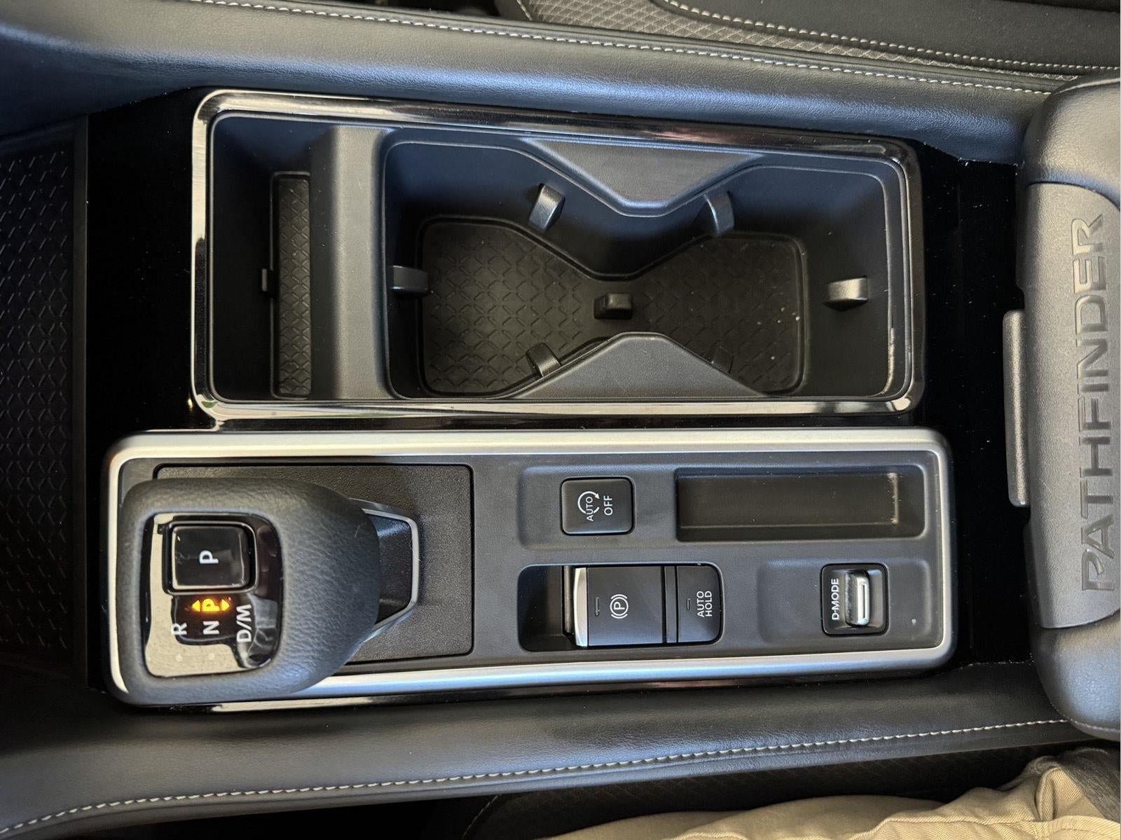 Used 2025 Nissan Pathfinder SV FWD image 18