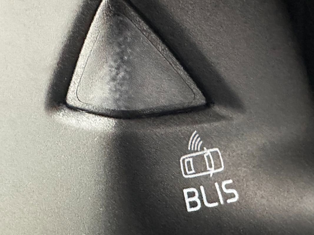 Used 2018 Volvo S60 T5 Dynamic w/ Vision Package image 21