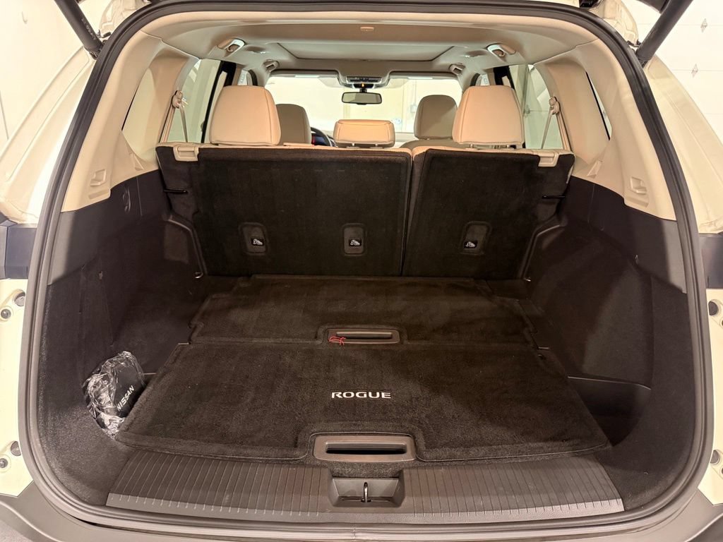 Used 2023 Nissan Rogue SL w/ SL Premium Package FWD image 11