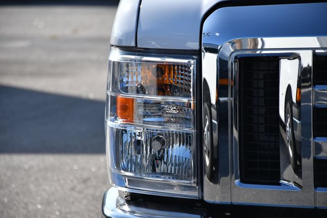 Used 2023 Ford E-450 and Econoline 450 Super Duty w/ Power Windows & Locks Group RWD image 9