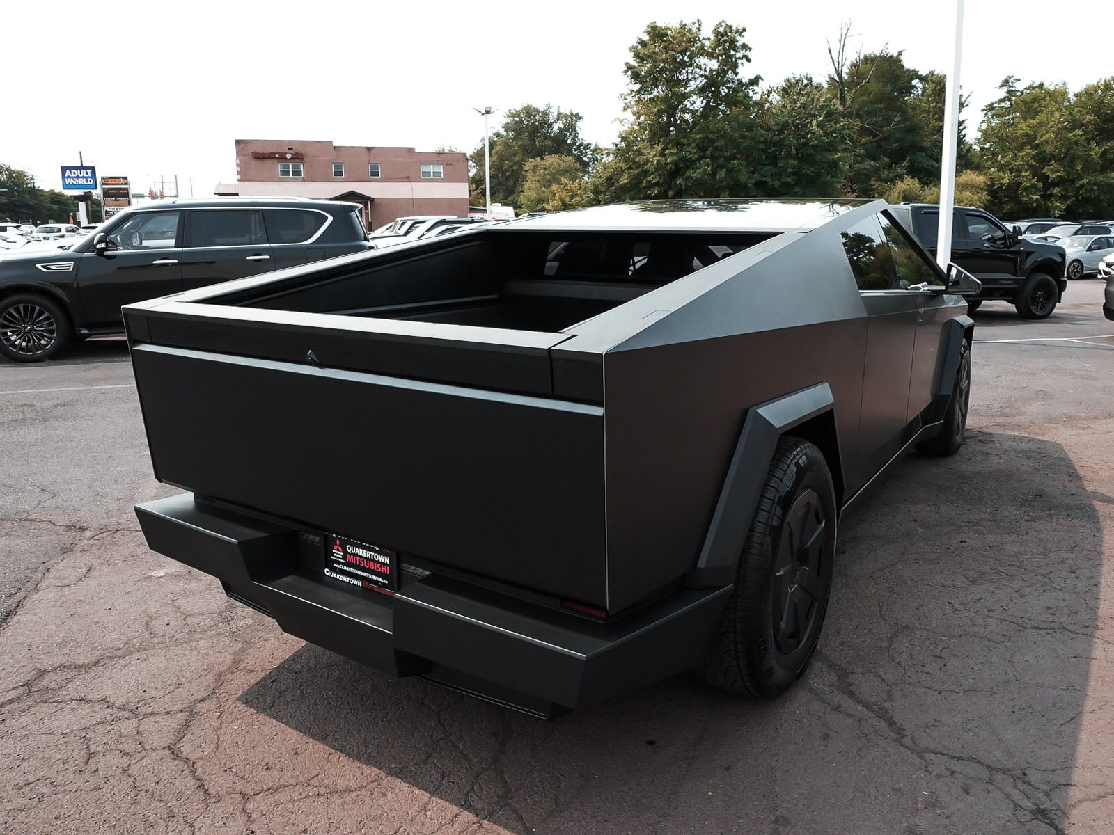 Used 2024 Tesla Cybertruck AWD Crew Cab image 6