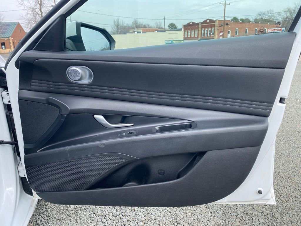 Used 2022 Hyundai Elantra SEL w/ Convenience Package image 19