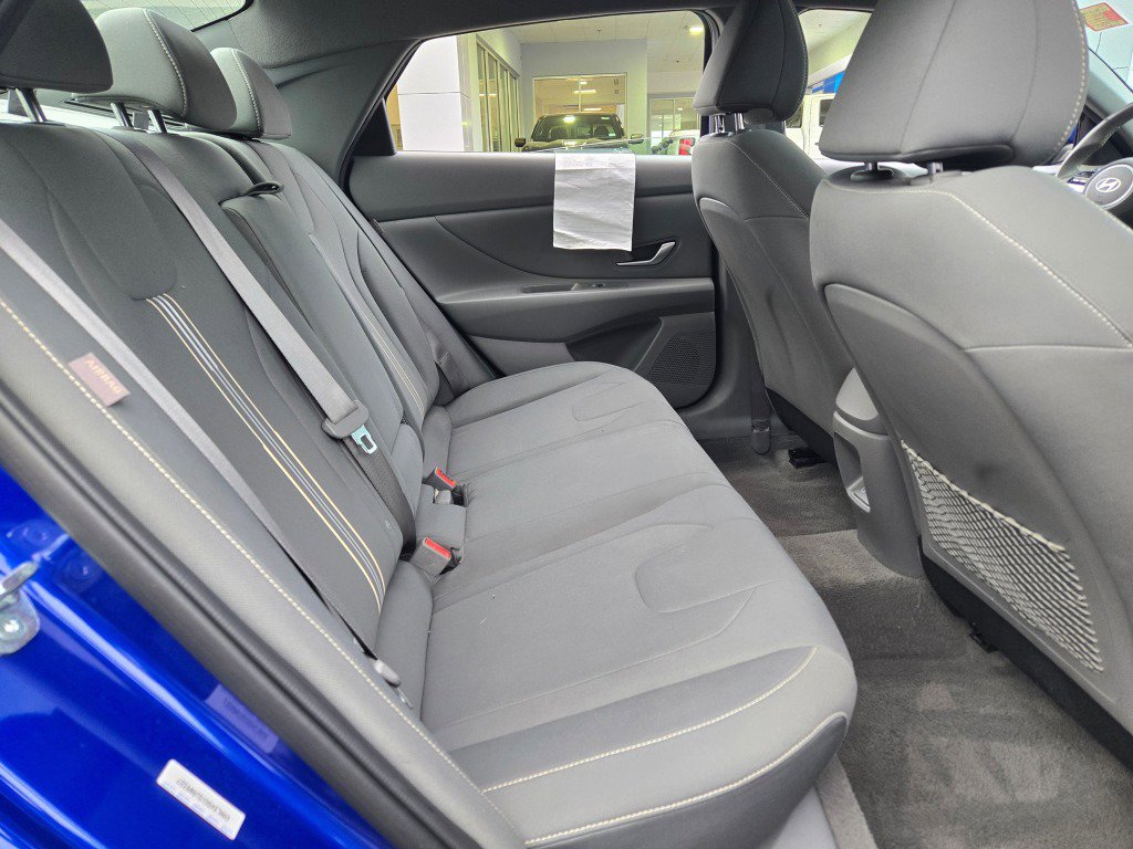 Used 2025 Hyundai Elantra SEL FWD image 9