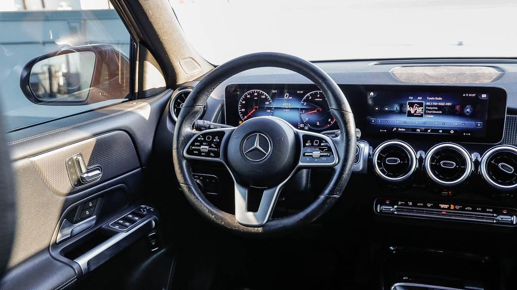 Used 2021 Mercedes-Benz GLB 250 4MATIC image 18