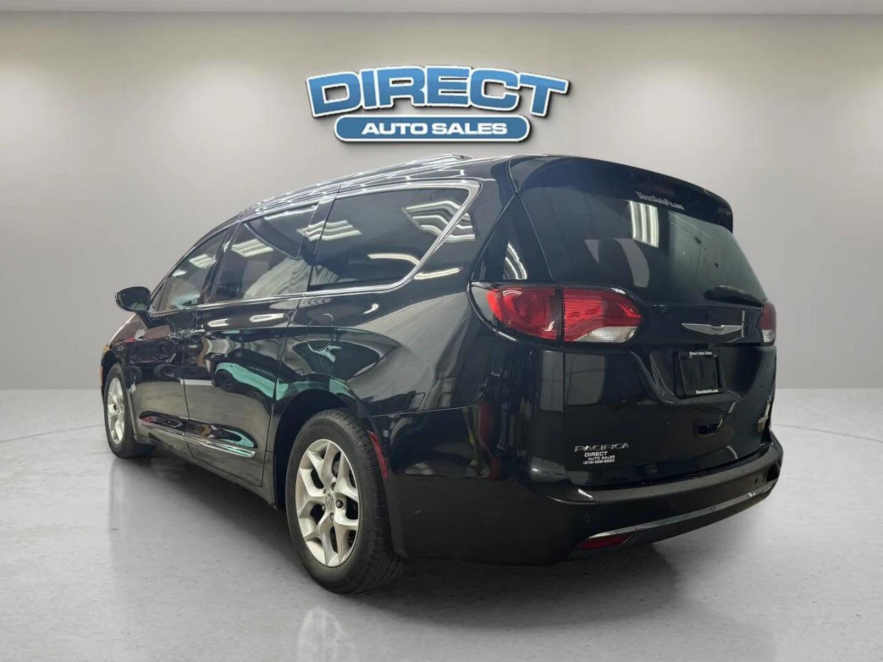 Used 2017 Chrysler Pacifica Limited FWD image 4