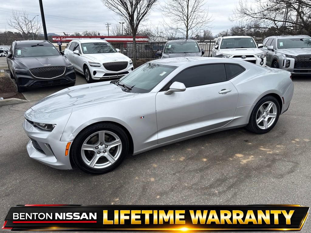 Used 2018 Chevrolet Camaro LT RWD image 4
