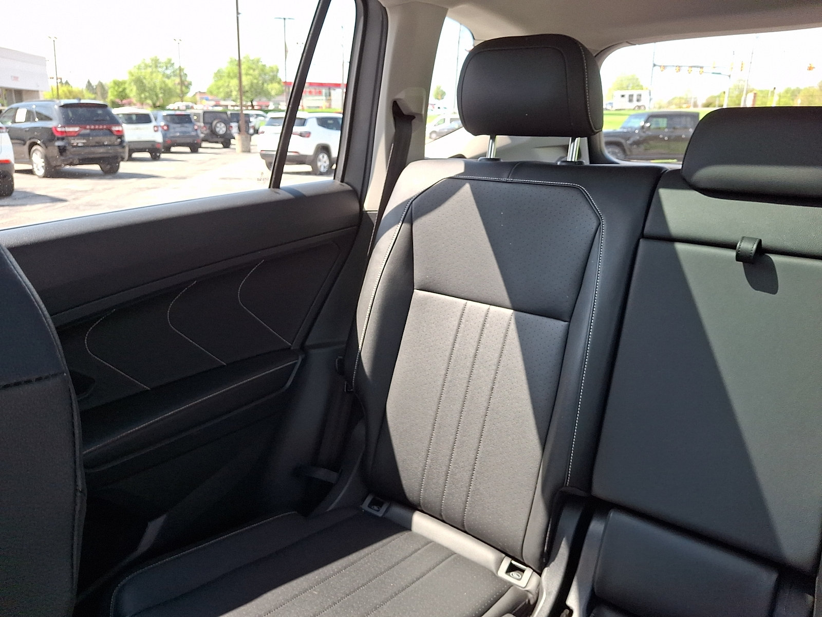 Used 2022 Volkswagen Tiguan SE AWD/4WD image 19