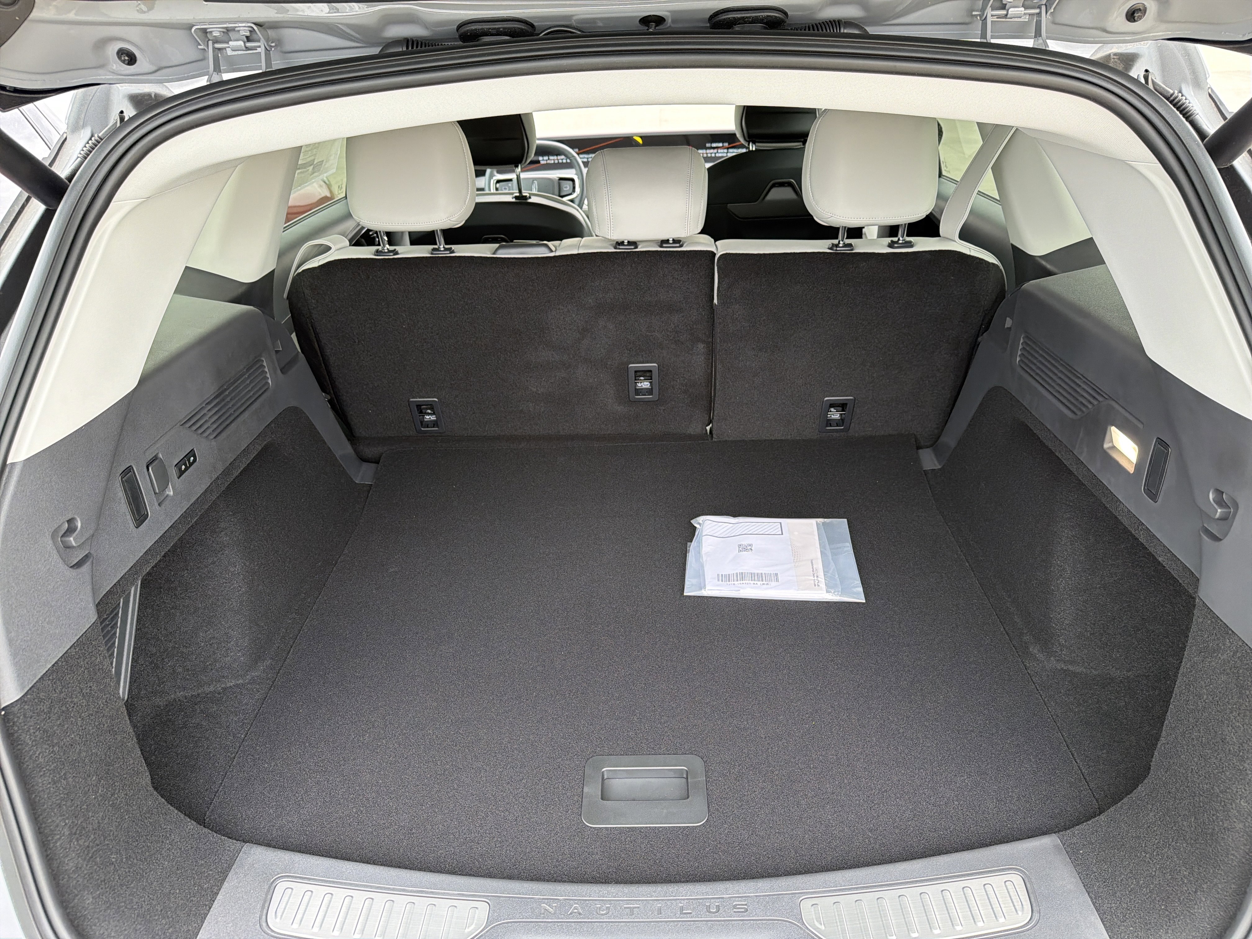 New 2026 Lincoln Nautilus Premier w/ Jet Appearance Package AWD/4WD image 7