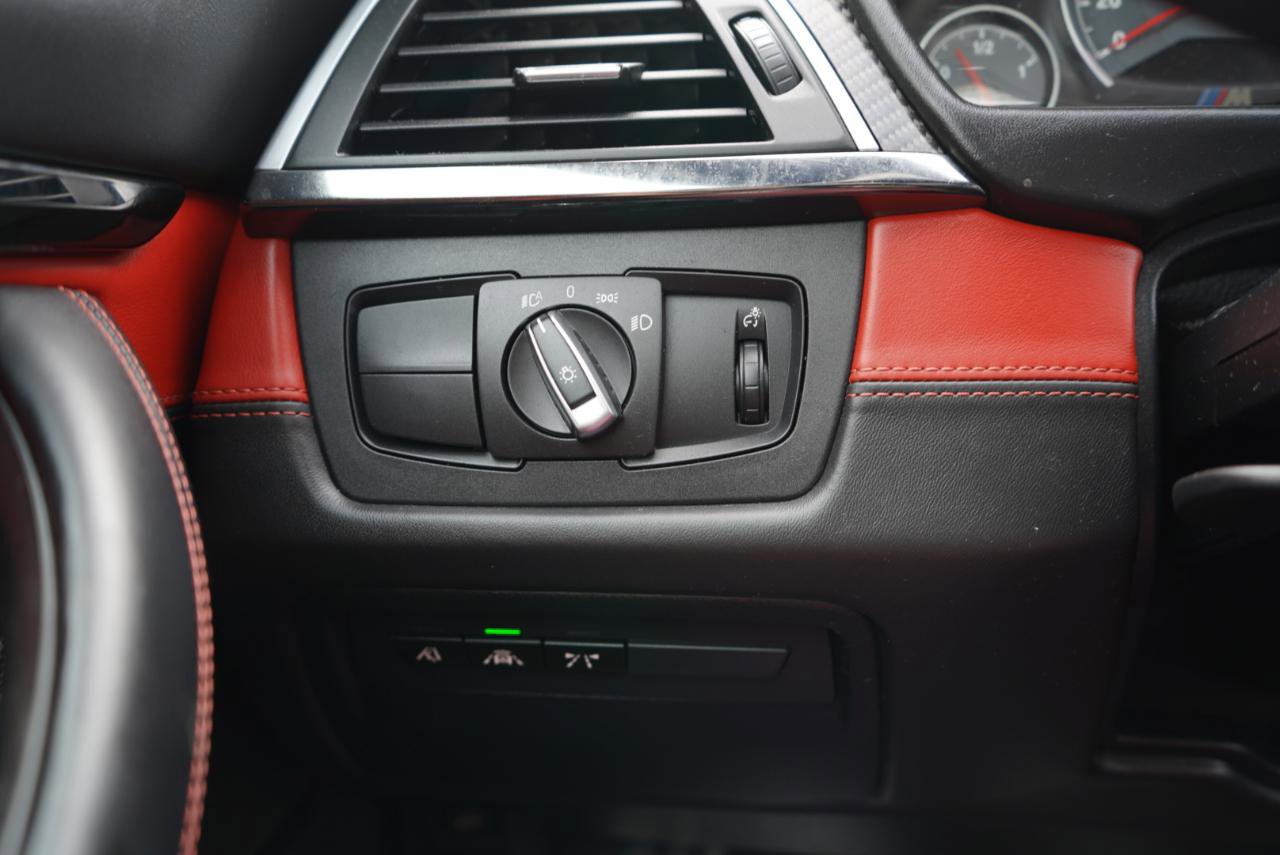 Used 2020 BMW M4 Convertible w/ Executive Package image 24