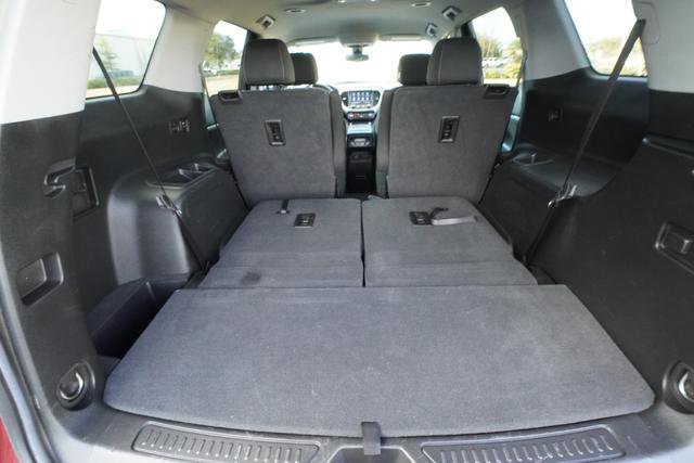 Used 2023 GMC Acadia SLE w/ Driver Convenience Package image 30