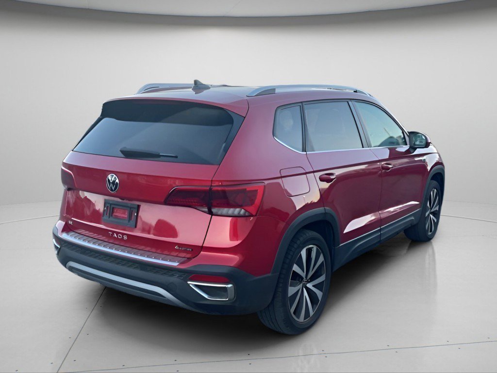 Used 2023 Volkswagen Taos SE w/ Panoramic Sunroof Package image 5