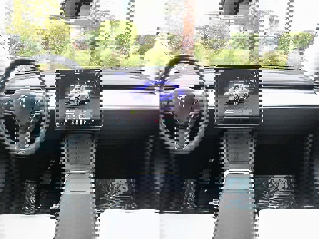 Used 2024 Tesla Model Y 2WD image 13