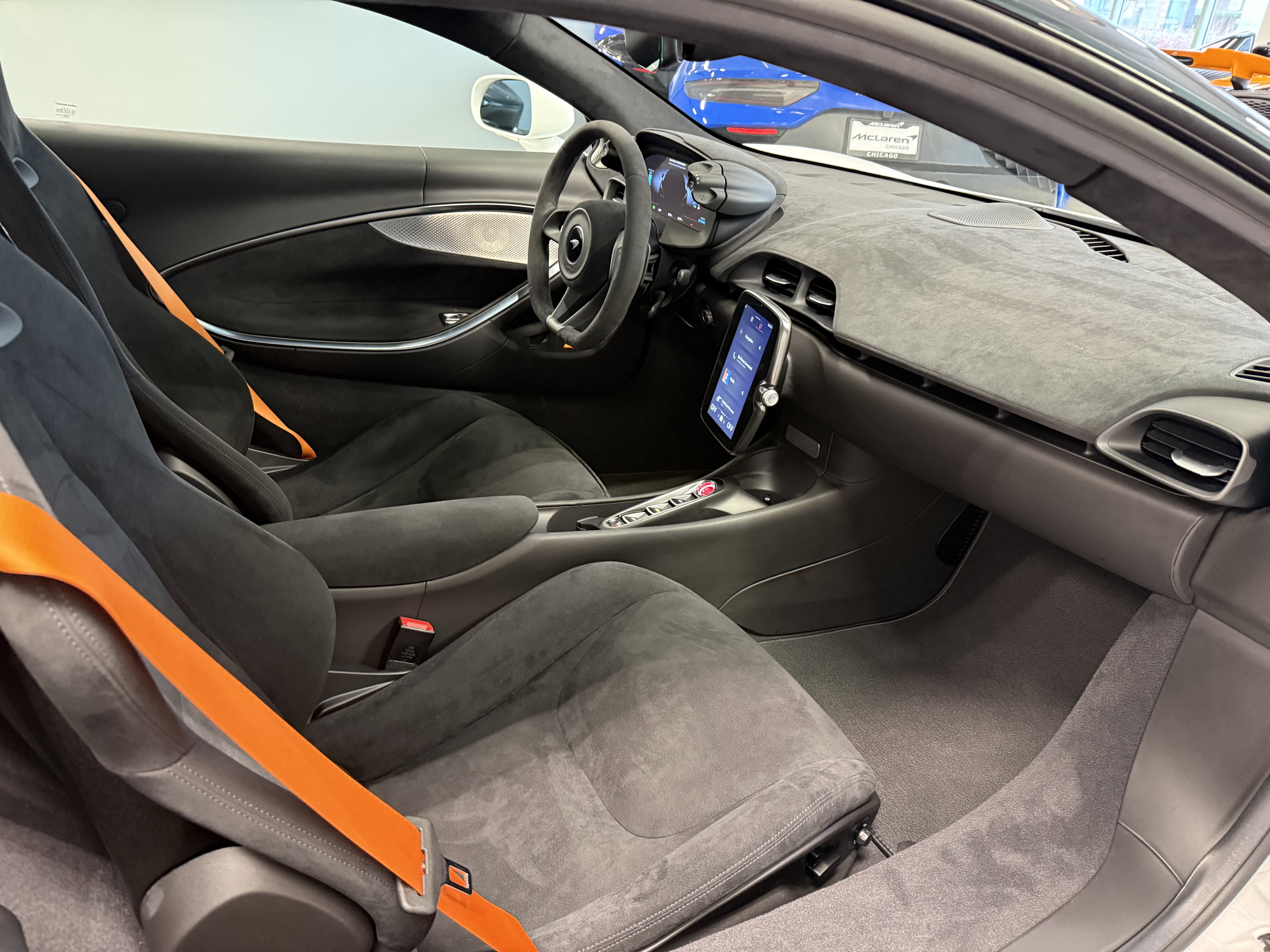 Used 2023 McLaren Artura image 12