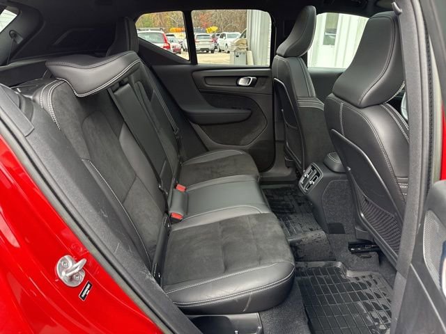 Certified 2022 Volvo XC40 T5 R-Design w/ Advanced Package image 17