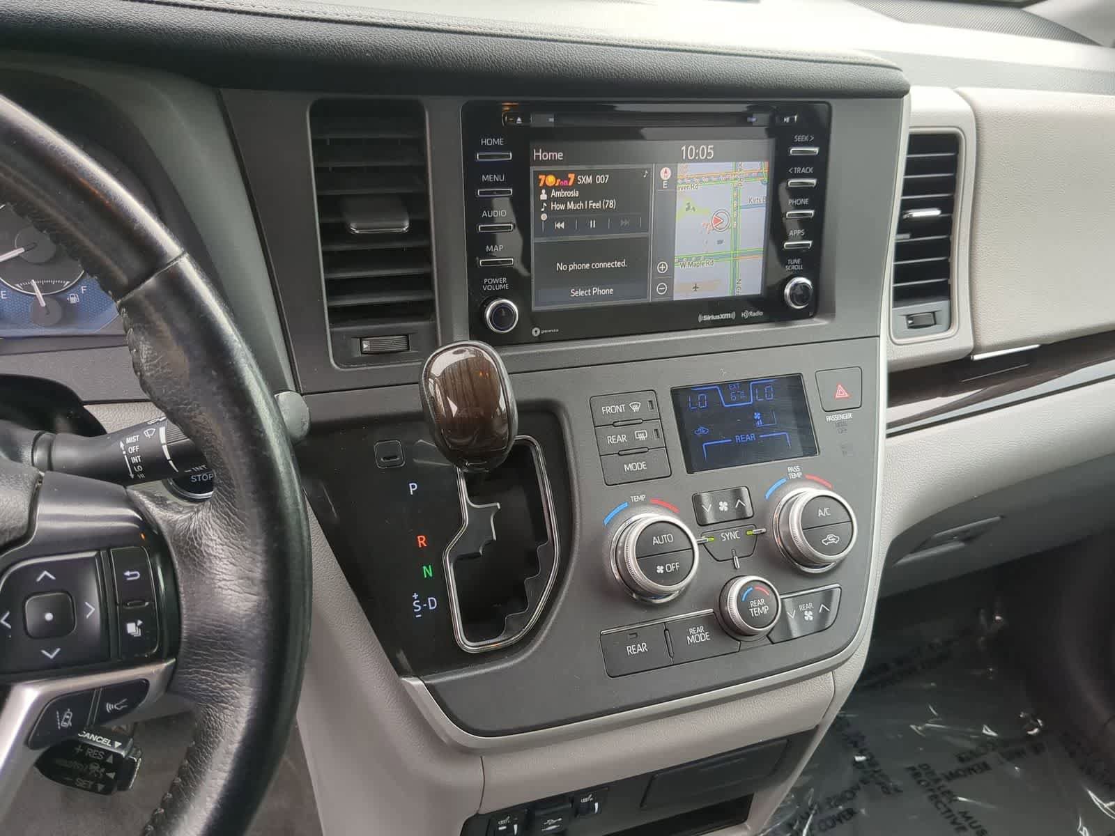 Used 2020 Toyota Sienna XLE w/ XLE Navigation Package FWD image 25