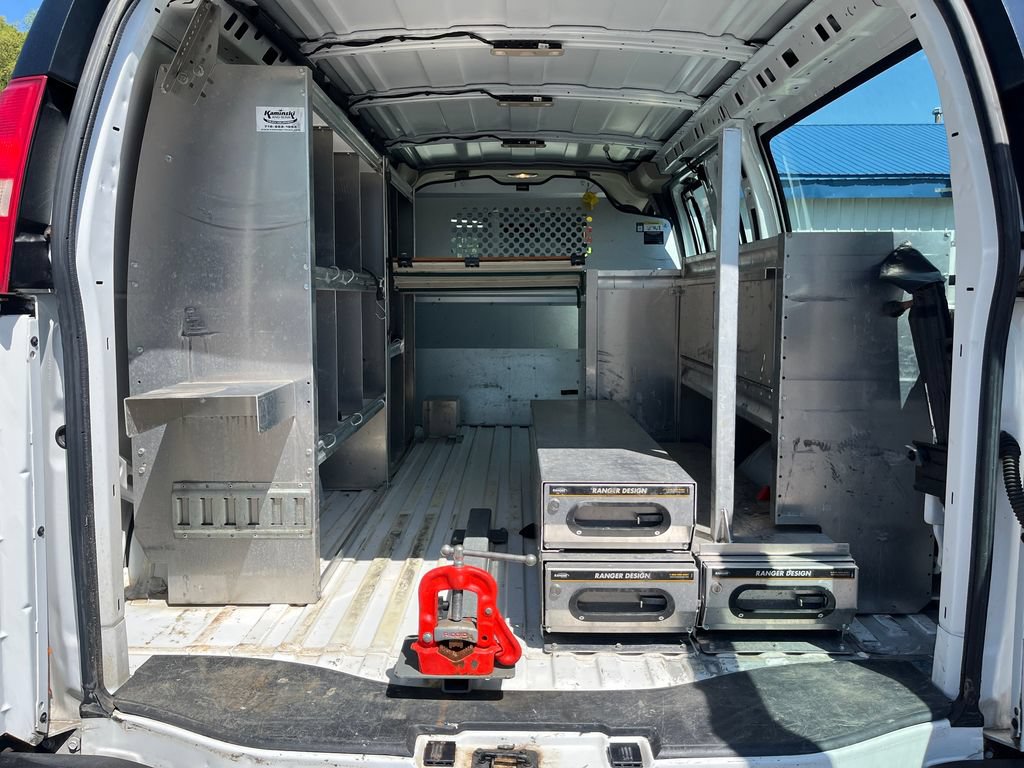 Used 2018 Chevrolet Express 2500 w/ Driver Convenience Package RWD image 4