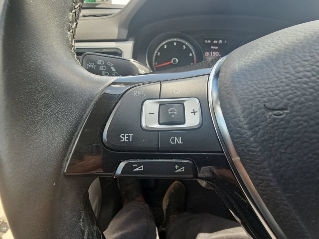 Used 2018 Volkswagen Atlas SEL FWD image 36