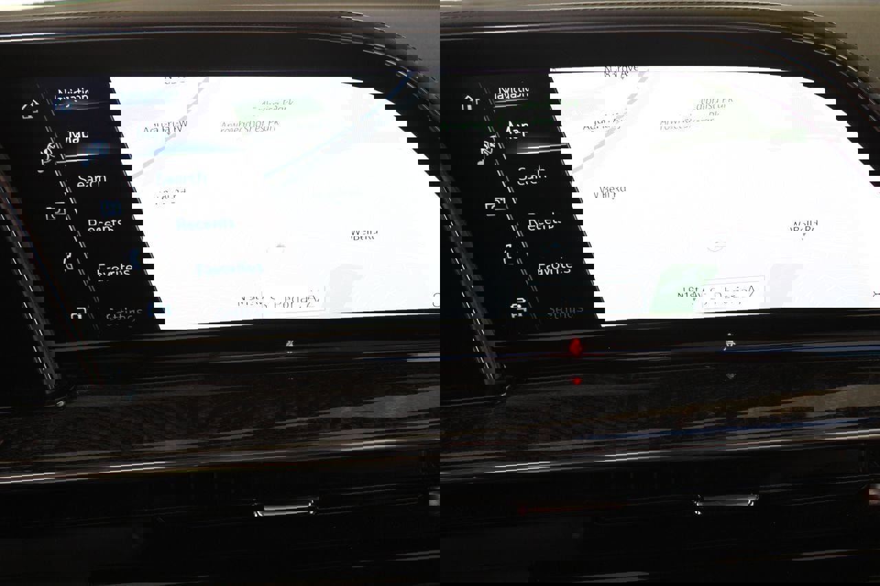 Used 2021 Cadillac Escalade Premium Luxury w/ Driver Assist Tech Package AWD/4WD image 27