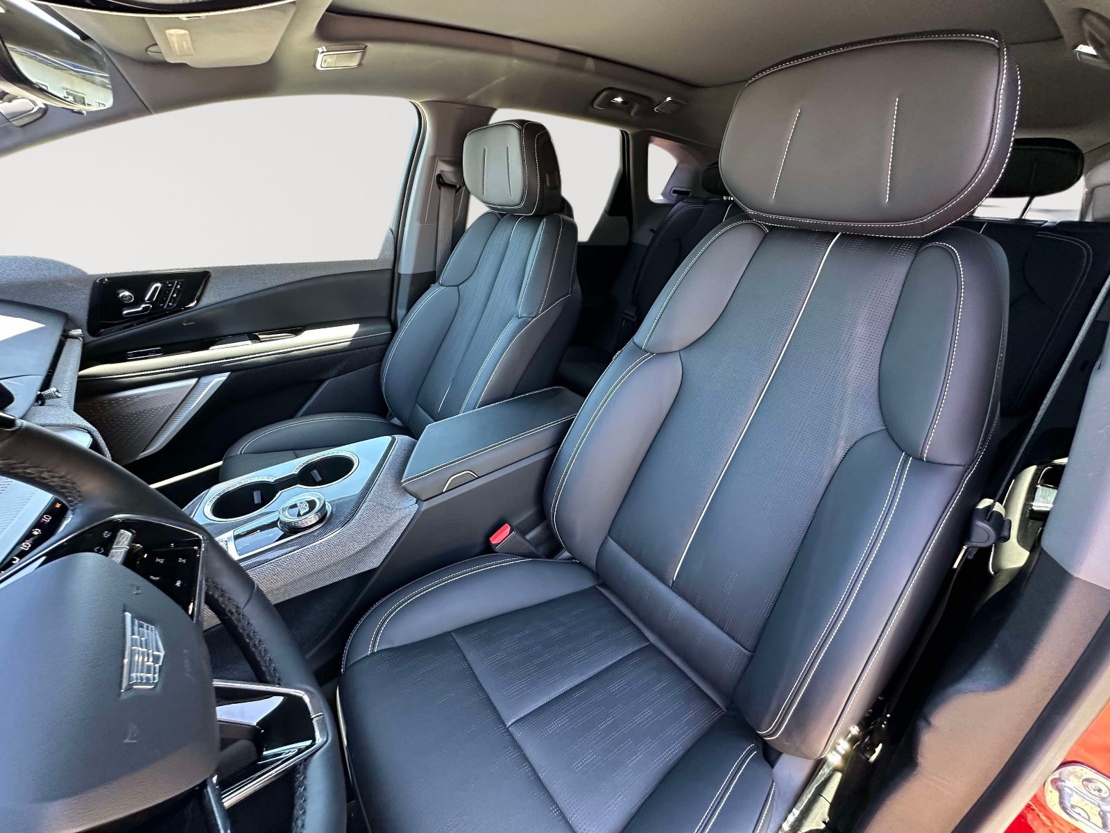 Used 2025 Cadillac Optiq Sport 2 w/ LPO, Floor Liner Package AWD/4WD image 22