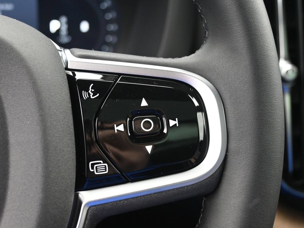 New 2026 Volvo XC60 B5 Plus w/ Protection Package Premier AWD/4WD image 10