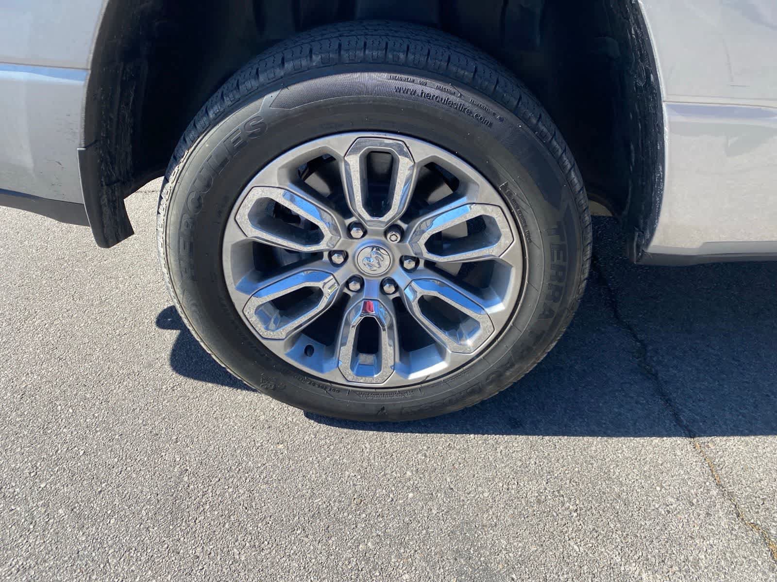 Used 2023 RAM 1500 Laramie AWD/4WD image 5