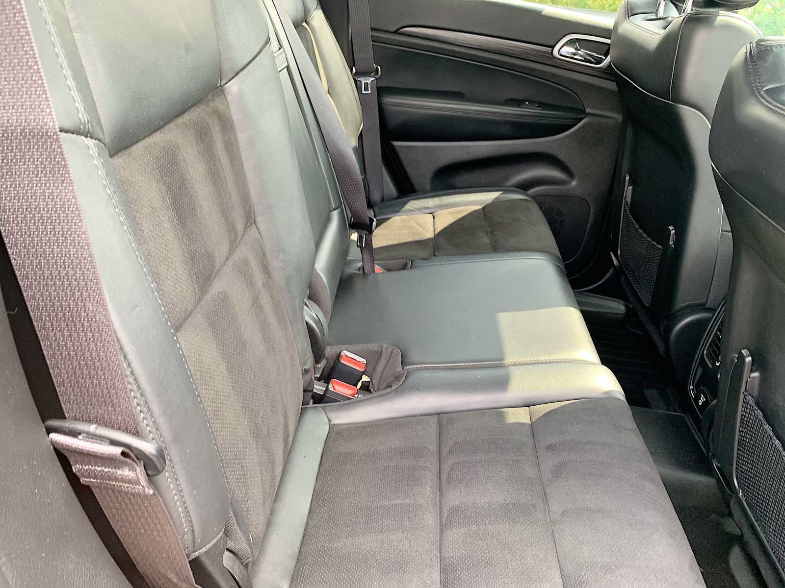 Used 2019 Jeep Grand Cherokee Altitude AWD/4WD image 27