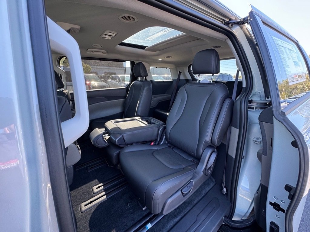 New 2026 Kia Carnival SX image 9