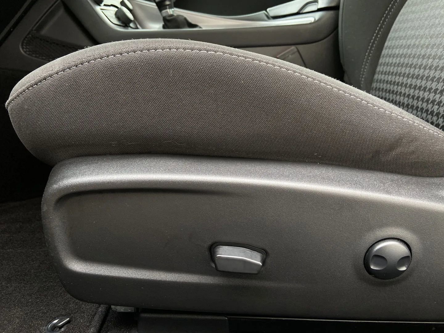 Used 2023 Dodge Challenger SXT w/ Blacktop Package image 11