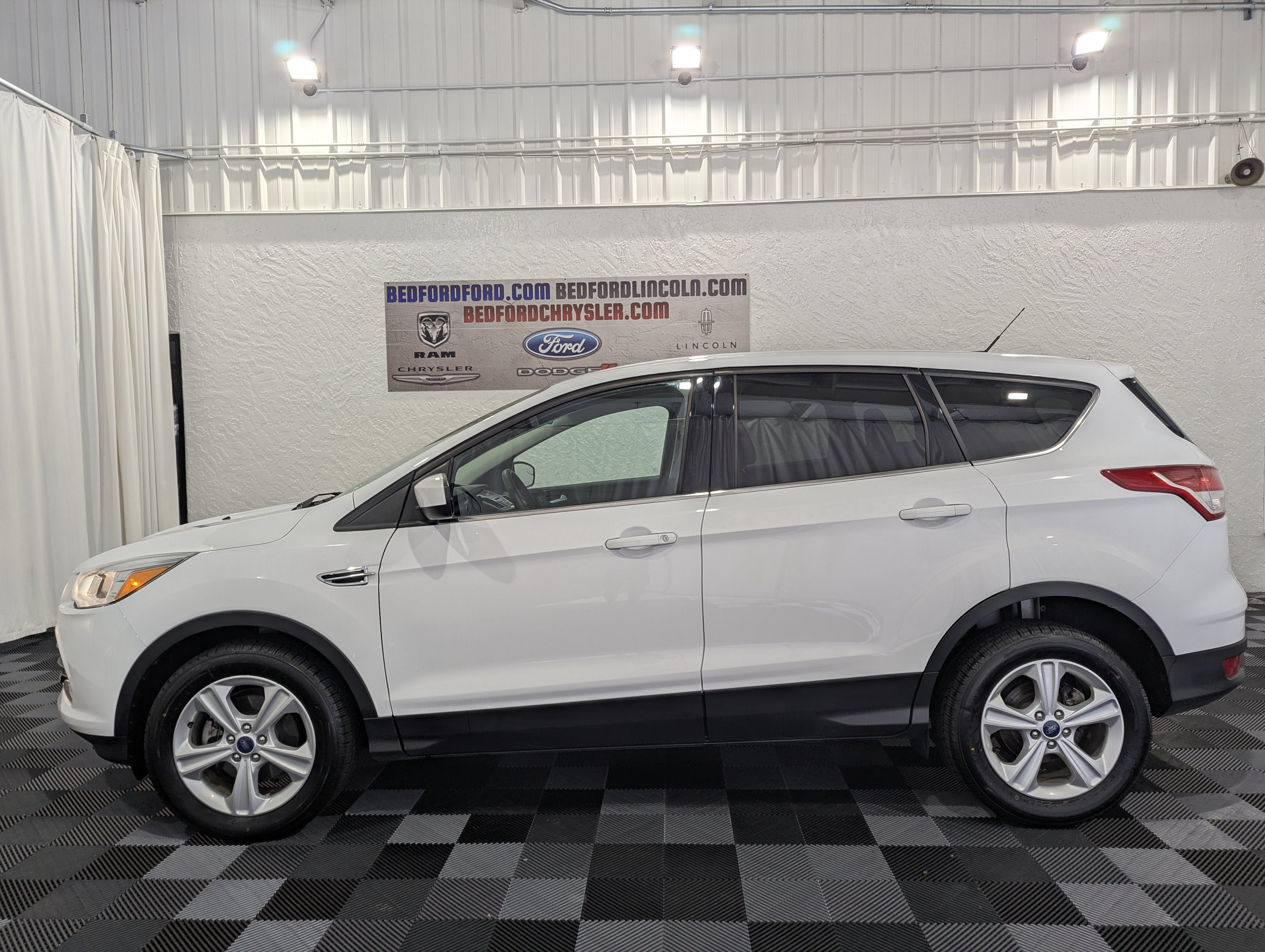 Used 2016 Ford Escape SE FWD image 2