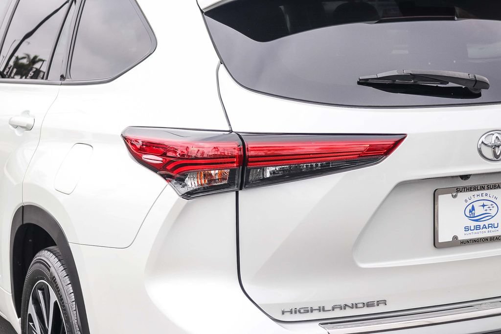 Used 2022 Toyota Highlander XSE FWD image 9
