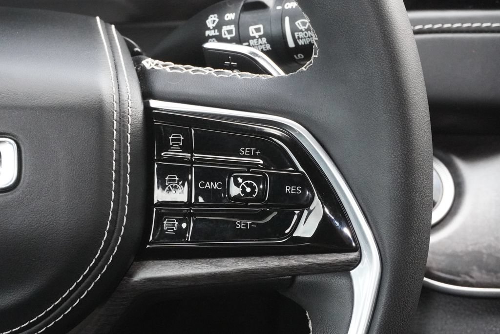 Used 2023 Jeep Grand Cherokee Overland RWD image 20
