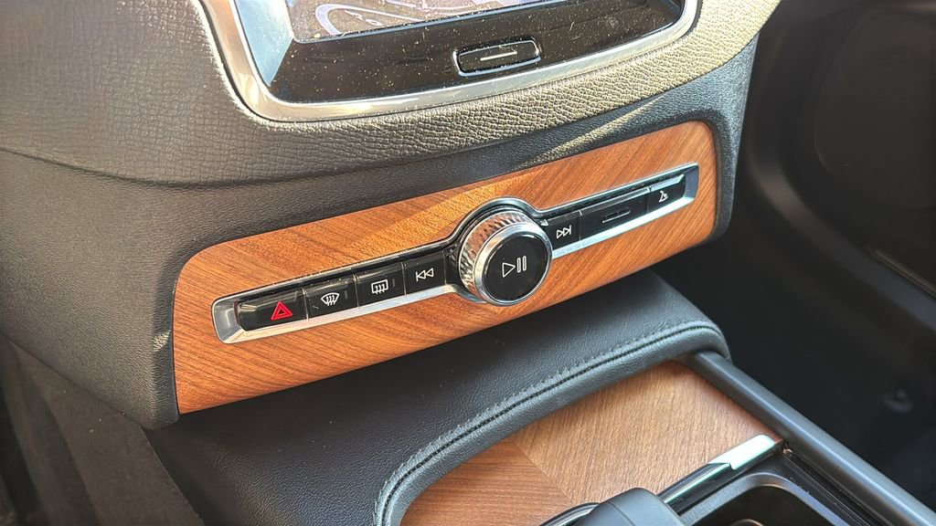Certified 2023 Volvo XC90 B6 Core w/ Climate Package image 20