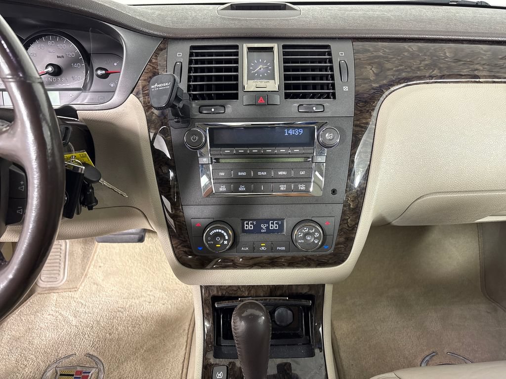 Used 2008 Cadillac DTS w/ Sun And Sound Package FWD image 27