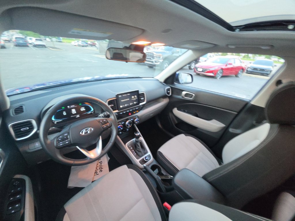Used 2025 Hyundai Venue SEL FWD image 25