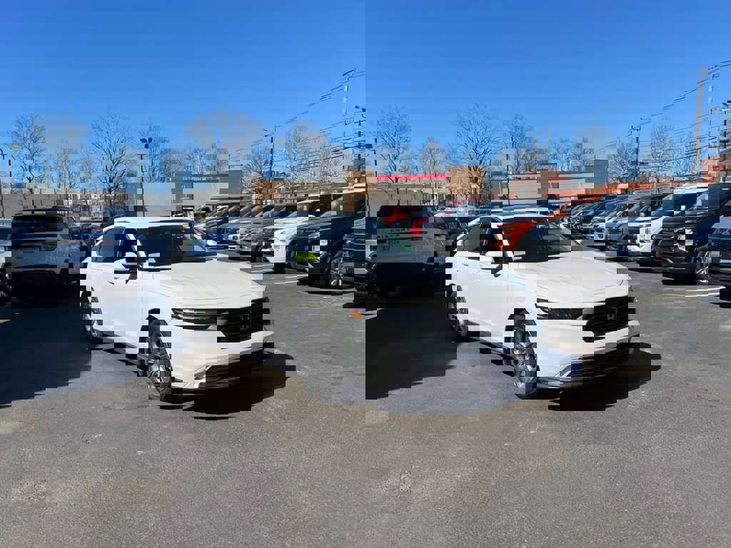 Used 2023 Honda Accord EX image 3