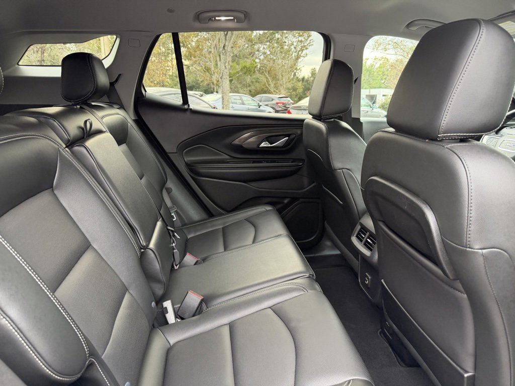 Used 2024 GMC Terrain SLT image 9