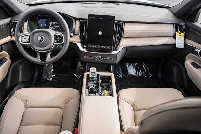 Used 2026 Volvo XC90 B6 Plus w/ Protection Package Premier AWD/4WD image 18
